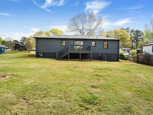 Building Photo - 960 Pine Forest Dr SW