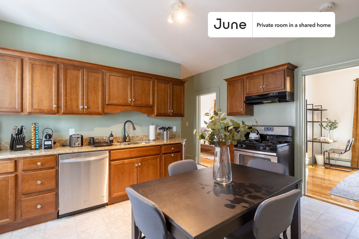 Building Photo - Room in Shared 4 bed/1 bath home