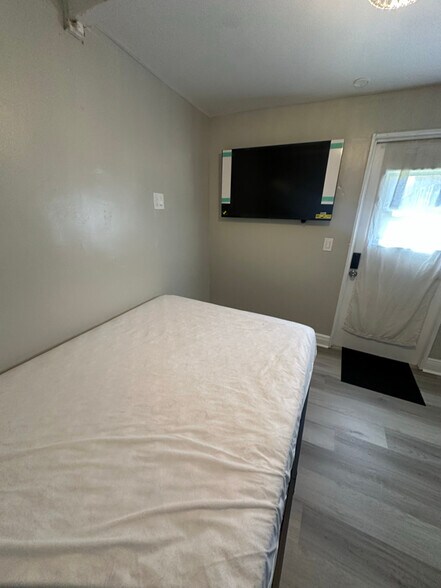 Building Photo - 5819 Hibiscus Rd