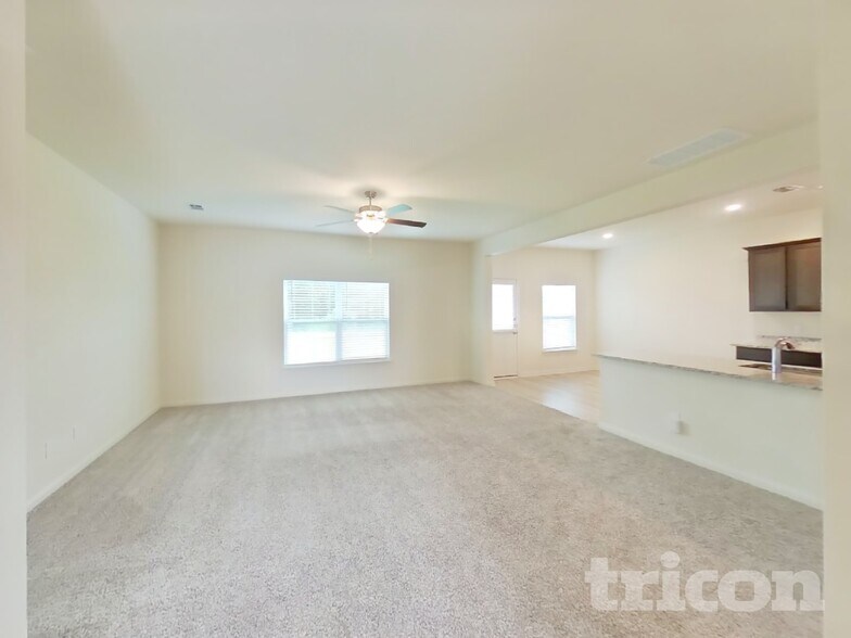 Building Photo - 230 Banjo Trl