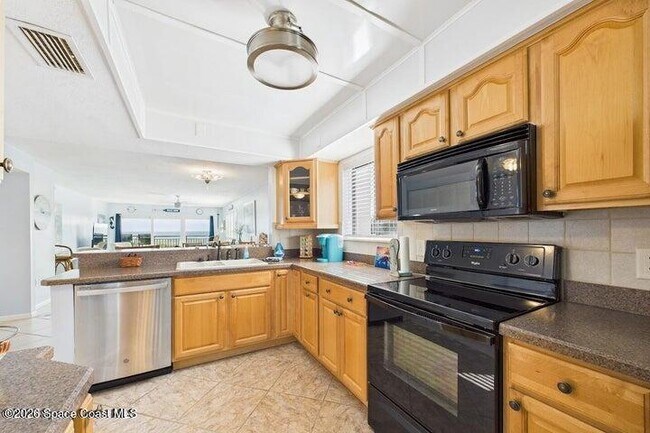 Building Photo - 1305 S Atlantic Ave