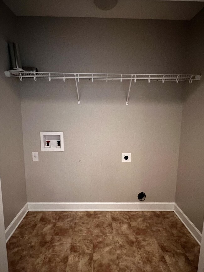 Building Photo - 708 Tattnall Dr