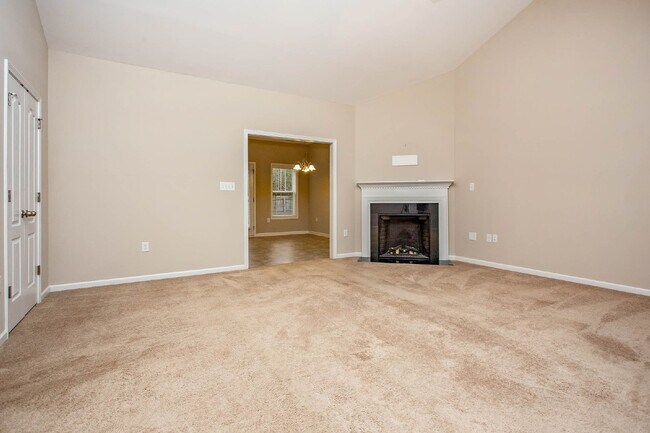 Building Photo - 3 Bedroom 2 Bathroom Nest in Raeford