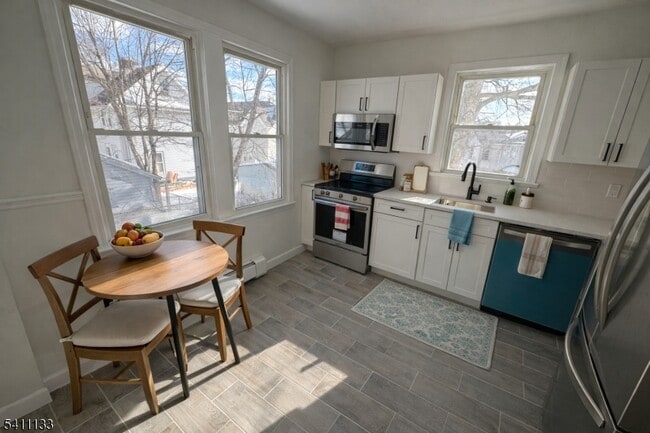 Building Photo - 25 Elm St