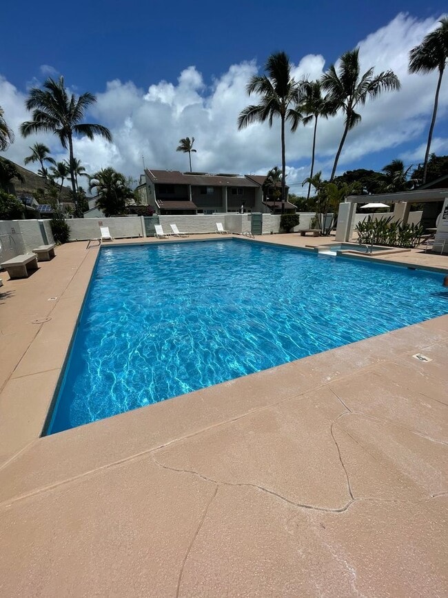 Building Photo - 3 bed, 2 bath w/ 2 parking stalls at Aikahi Gardens!