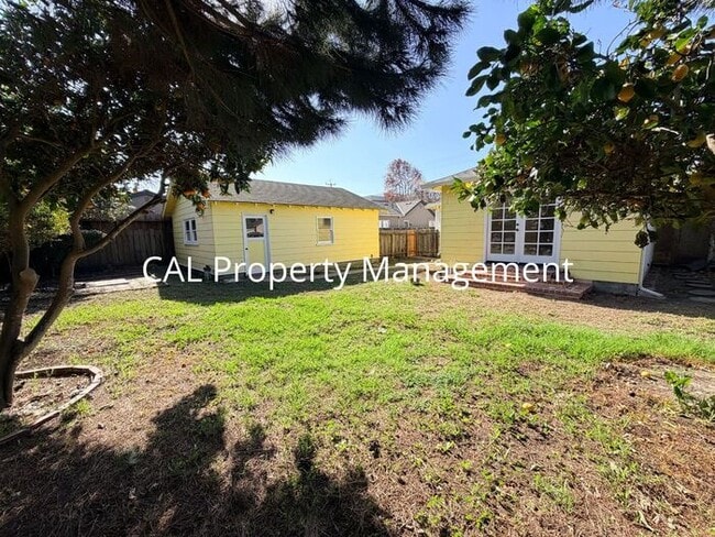 Building Photo - 3 Bed/2 Bath Single Level Home!