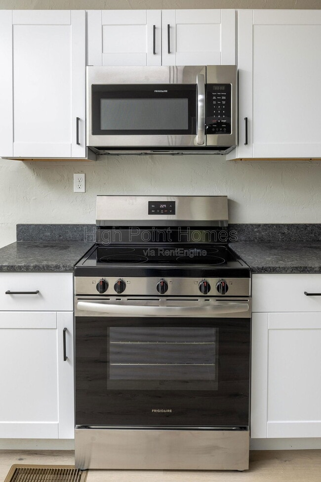 Building Photo - 1201 E 32nd St