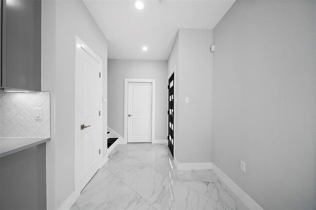 Building Photo - 10113 Porto Rico Rd