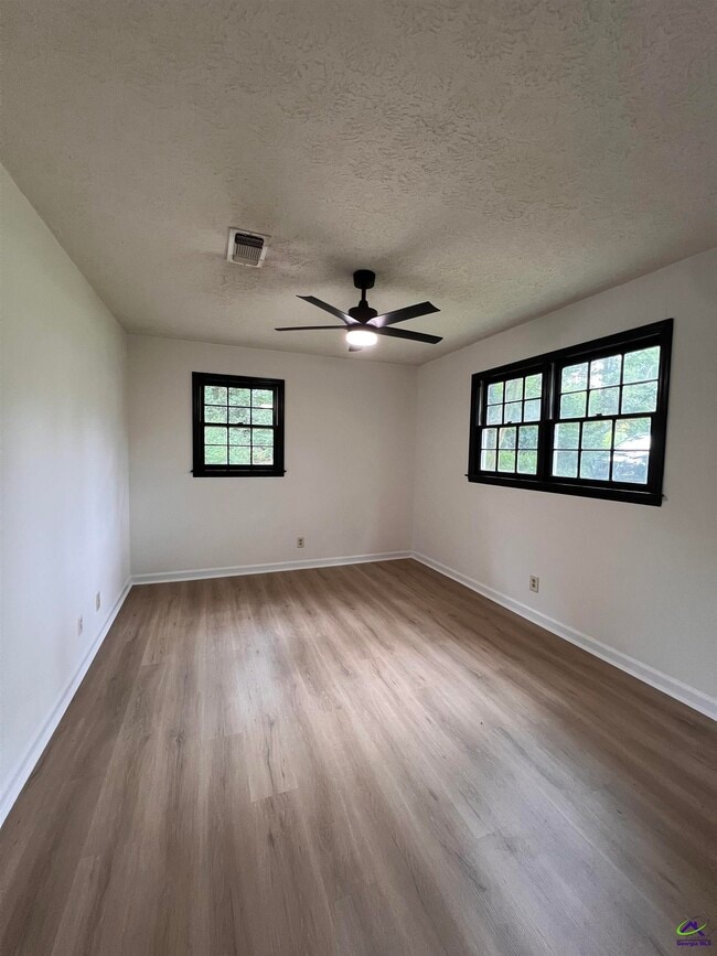 Building Photo - 789 S Forest Lake Dr