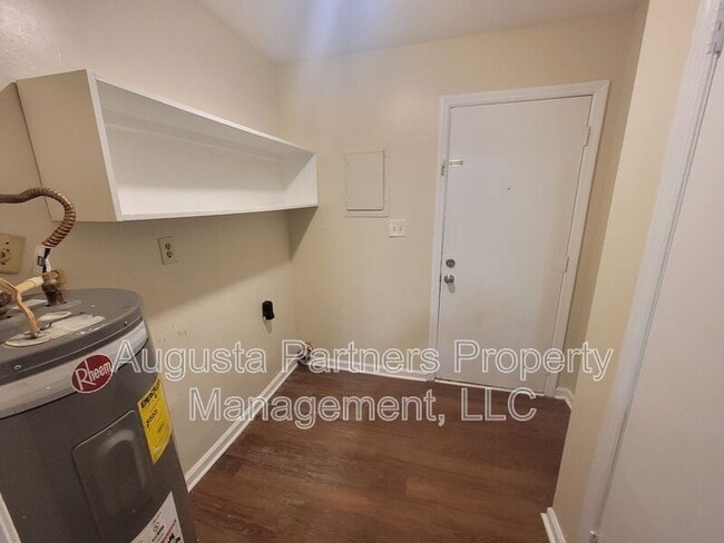 Building Photo - 115 Samarya Ln