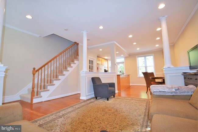 Building Photo - 720 K St NE