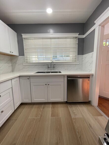 Building Photo - 508 S Catalina Ave