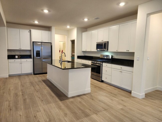 Building Photo - New 4 bedroom  home in Heybourne Meadows area of Minden.