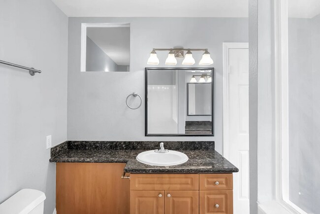 Building Photo - Unit 202