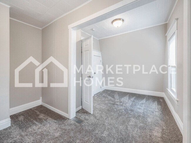 Building Photo - 1105 May St