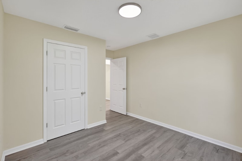 Building Photo - 916 23rd St E