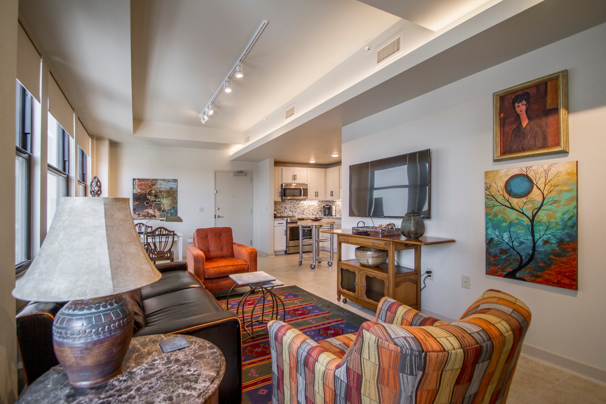 Building Photo - 221 W 2nd St