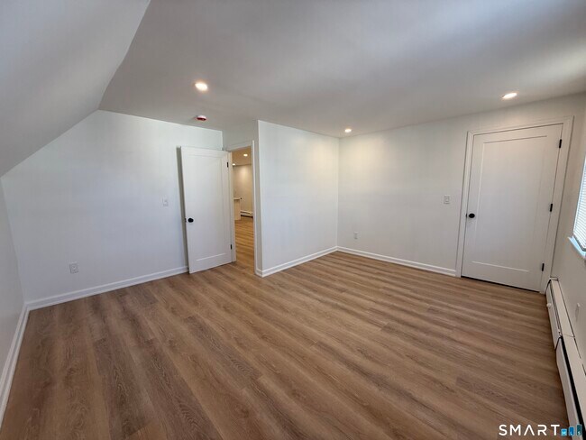 Building Photo - 45 Mahl Ave