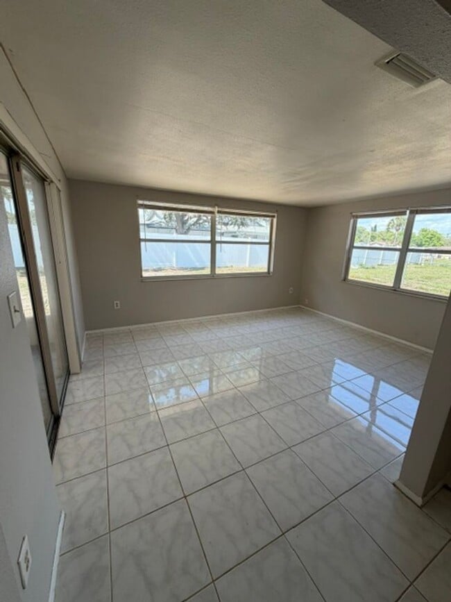 Building Photo - Charming 2-bedroom, 1-bath home in Port Richey