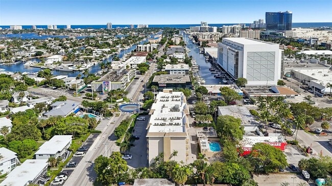 Building Photo - 1050 SE 15th St