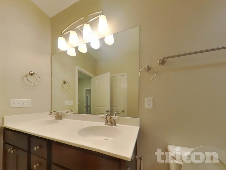 Building Photo - 502 Hickory Leaf Ct