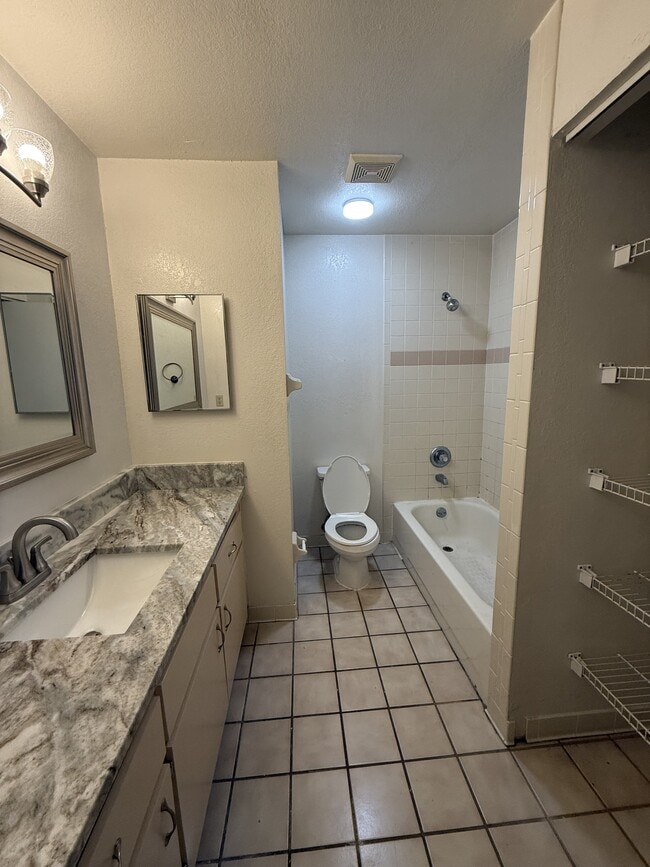 Building Photo - 1022 SW 4th Ave