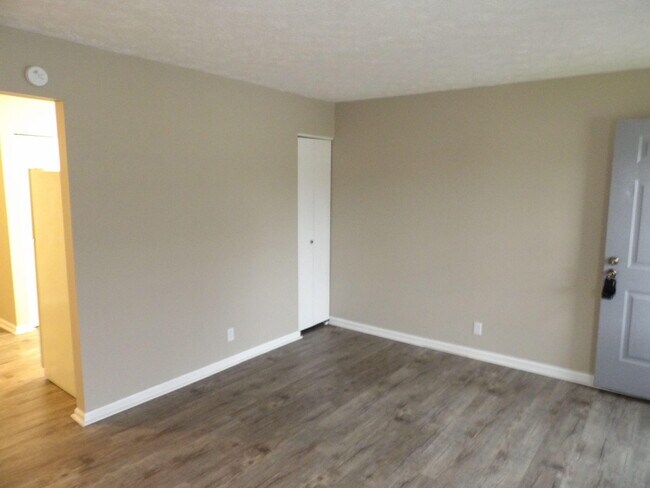 Building Photo - 176 Landings Dr