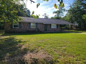 Building Photo - 225 Pecan Dr
