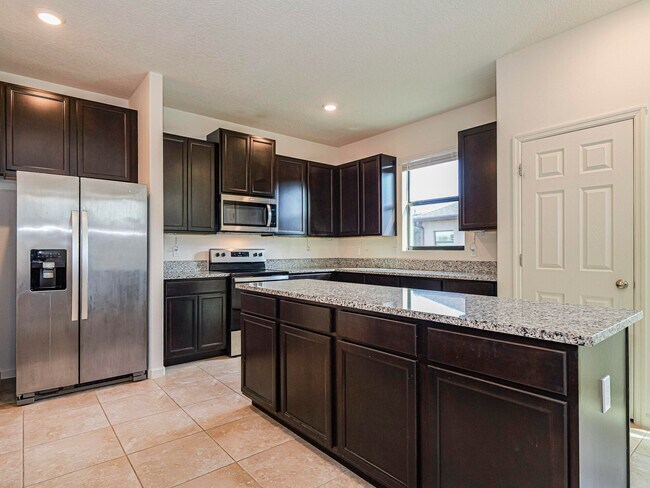 Building Photo - 5513 1st Sq