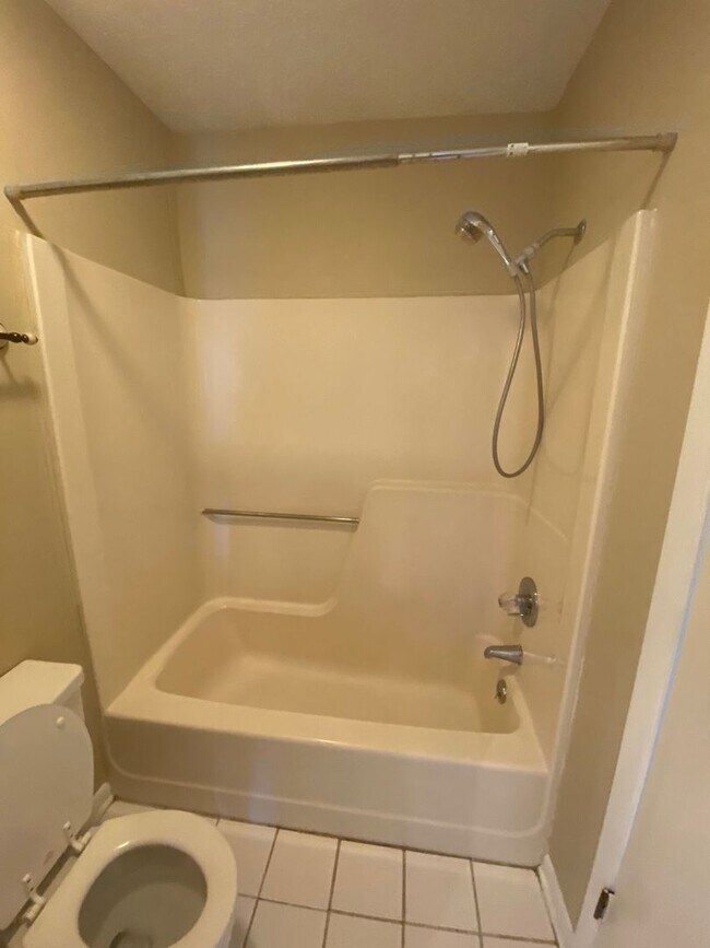 Building Photo - Efficient Townhome w/Easy Access to Lynn Haven, Historic St. Andrew's & PCB!