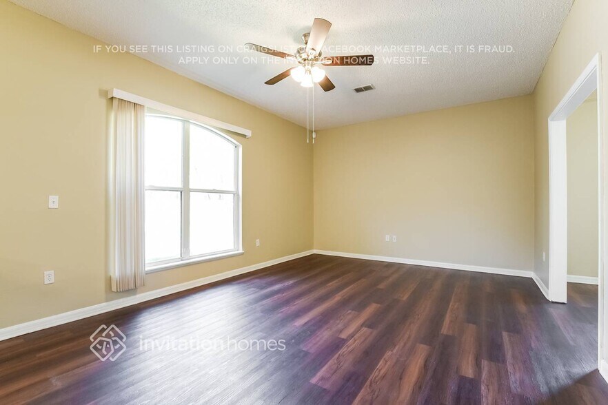 Building Photo - 371 Pebble Ct