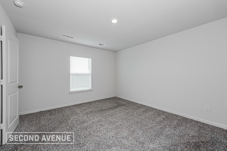 Building Photo - 327 Condie Russell Ave