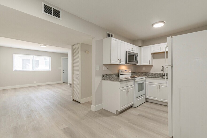 Building Photo - ZD Townhomes