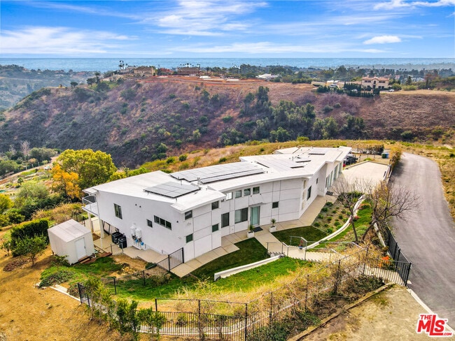 Building Photo - 28405 Via Acero St