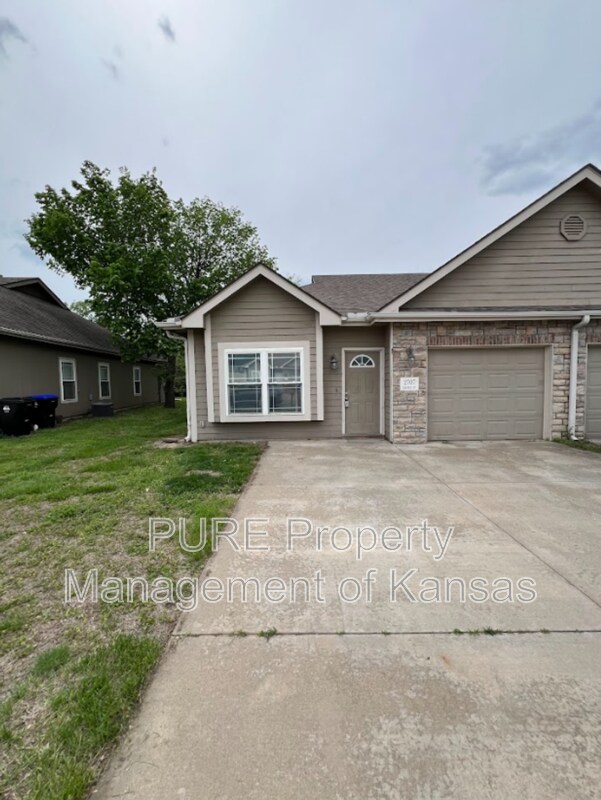 Building Photo - 2707 SE Taurus Ct