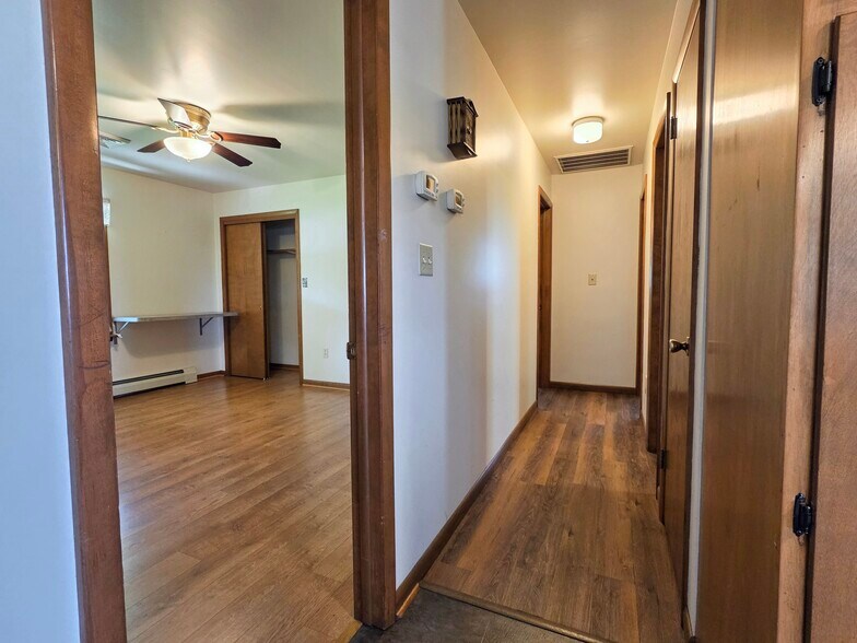Building Photo - 154 Valley View Dr