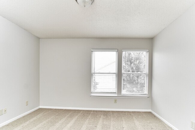 Building Photo - 3 BD + Loft in HSE Schools!