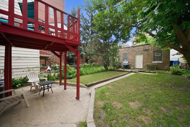 Building Photo - 2137 W Rice St