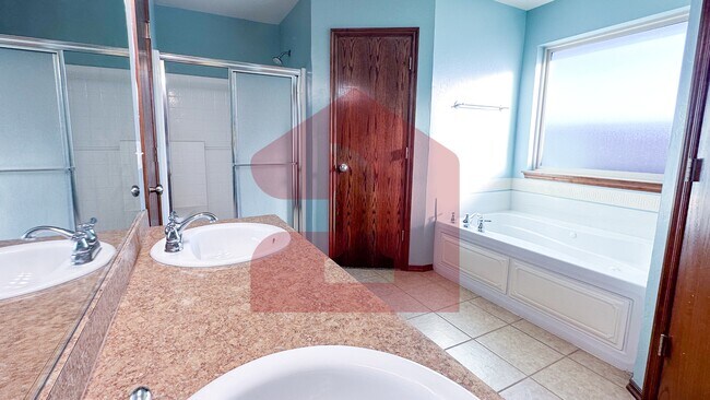 Building Photo - 1704 January Pl