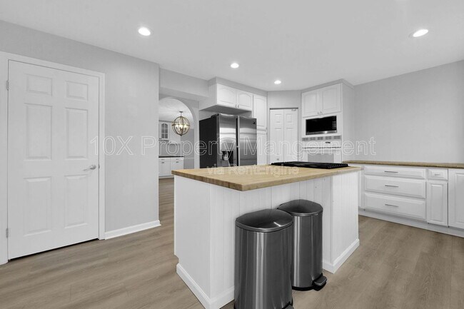 Building Photo - 96 Chenango Dr