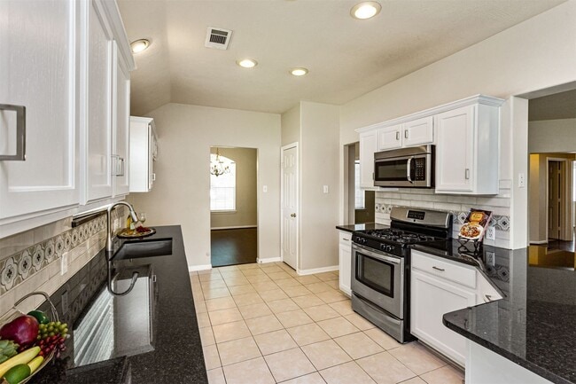 Building Photo - 3131 Stratford Pointe Dr