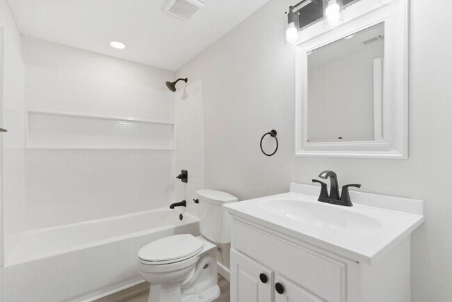 Building Photo - 3 bed 2 bath rental home