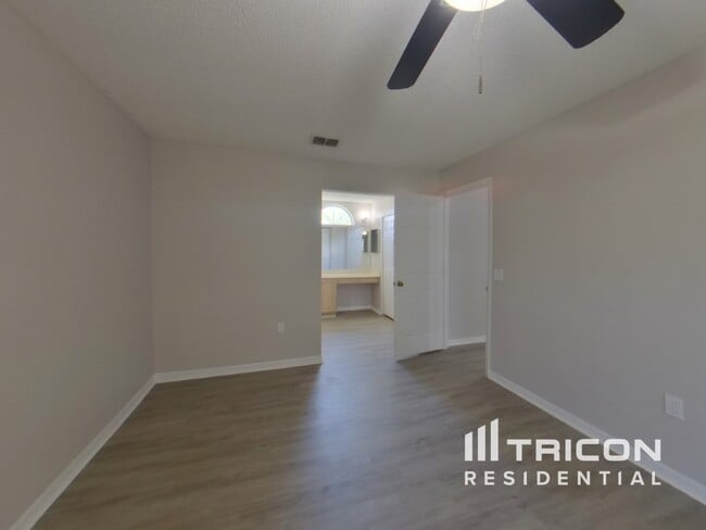 Building Photo - 3222 Crestwood Forest Dr