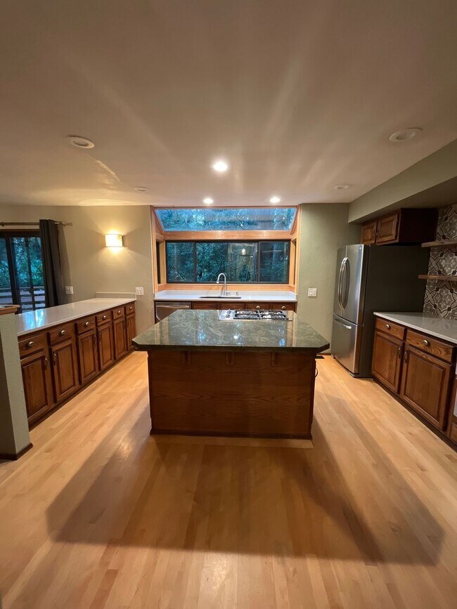 Building Photo - 3 Bedroom 2.5 Bath