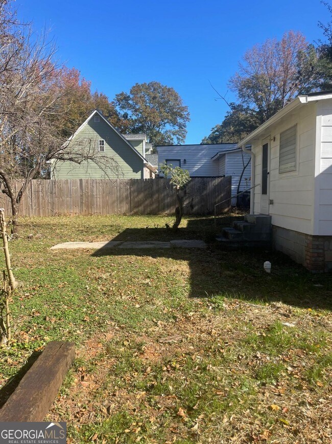 Building Photo - 2294 Bouldercrest Rd