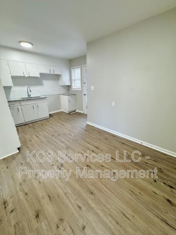 Building Photo - 5938 E 136th St