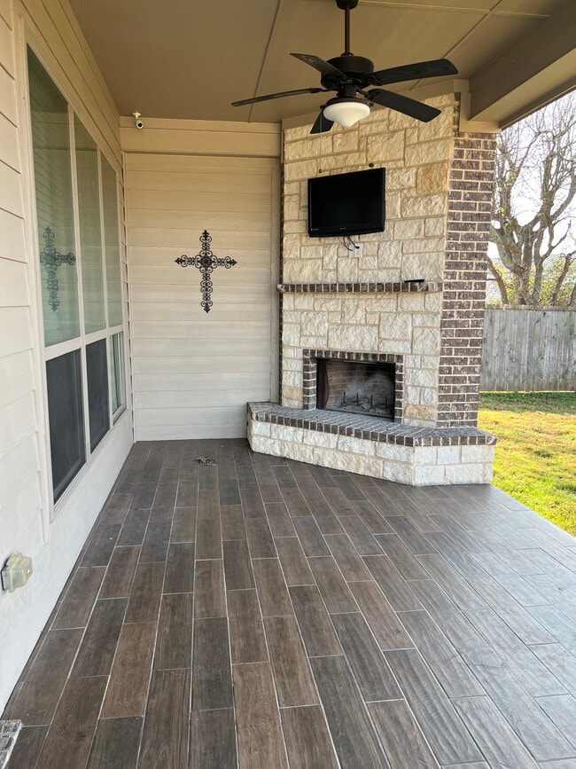 Building Photo - 8119 Redbrush