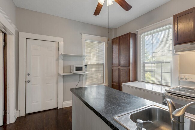 Building Photo - 4205 Pacific. Available June 2026.  3 bedroom, 2 bath, 2.5 car garage.  Does not qualify for gove...