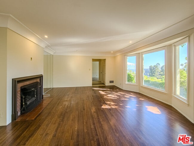 Building Photo - 8967 St Ives Dr