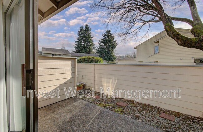 Building Photo - 8604 NE Mason Dr